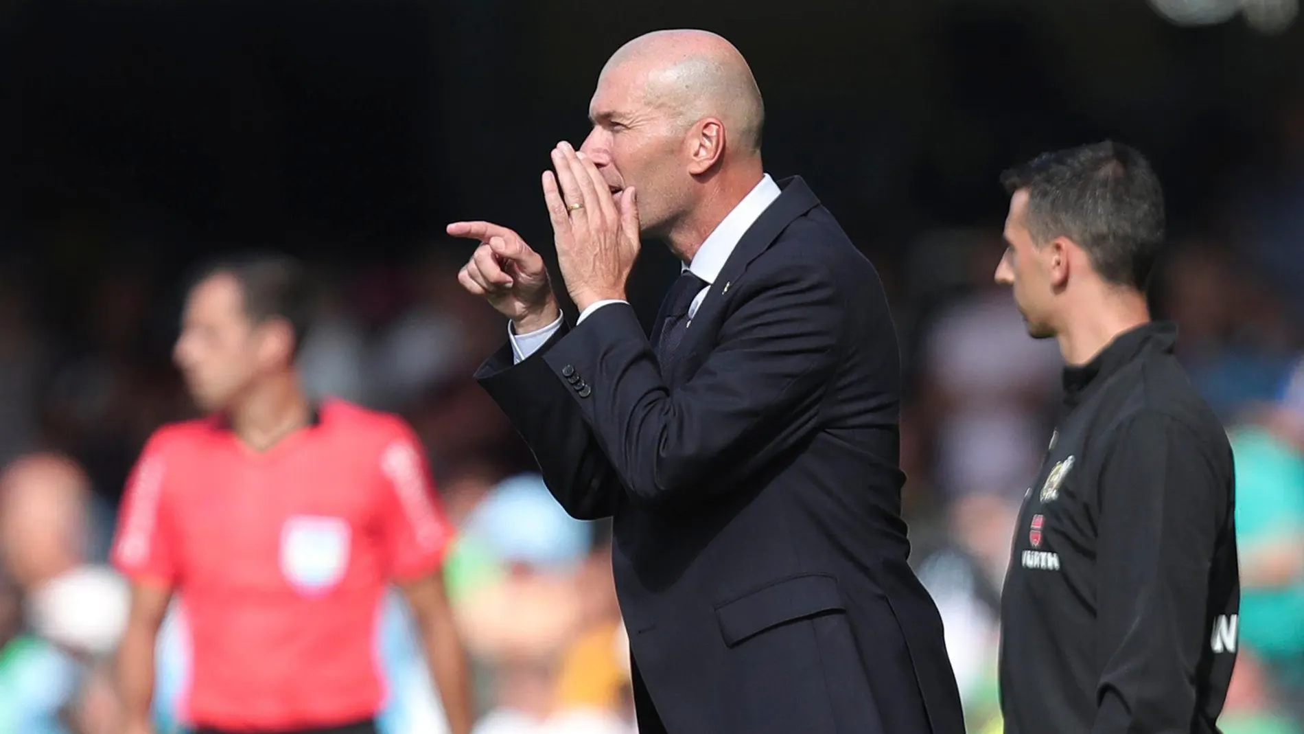 Zidane dando instrucciones
