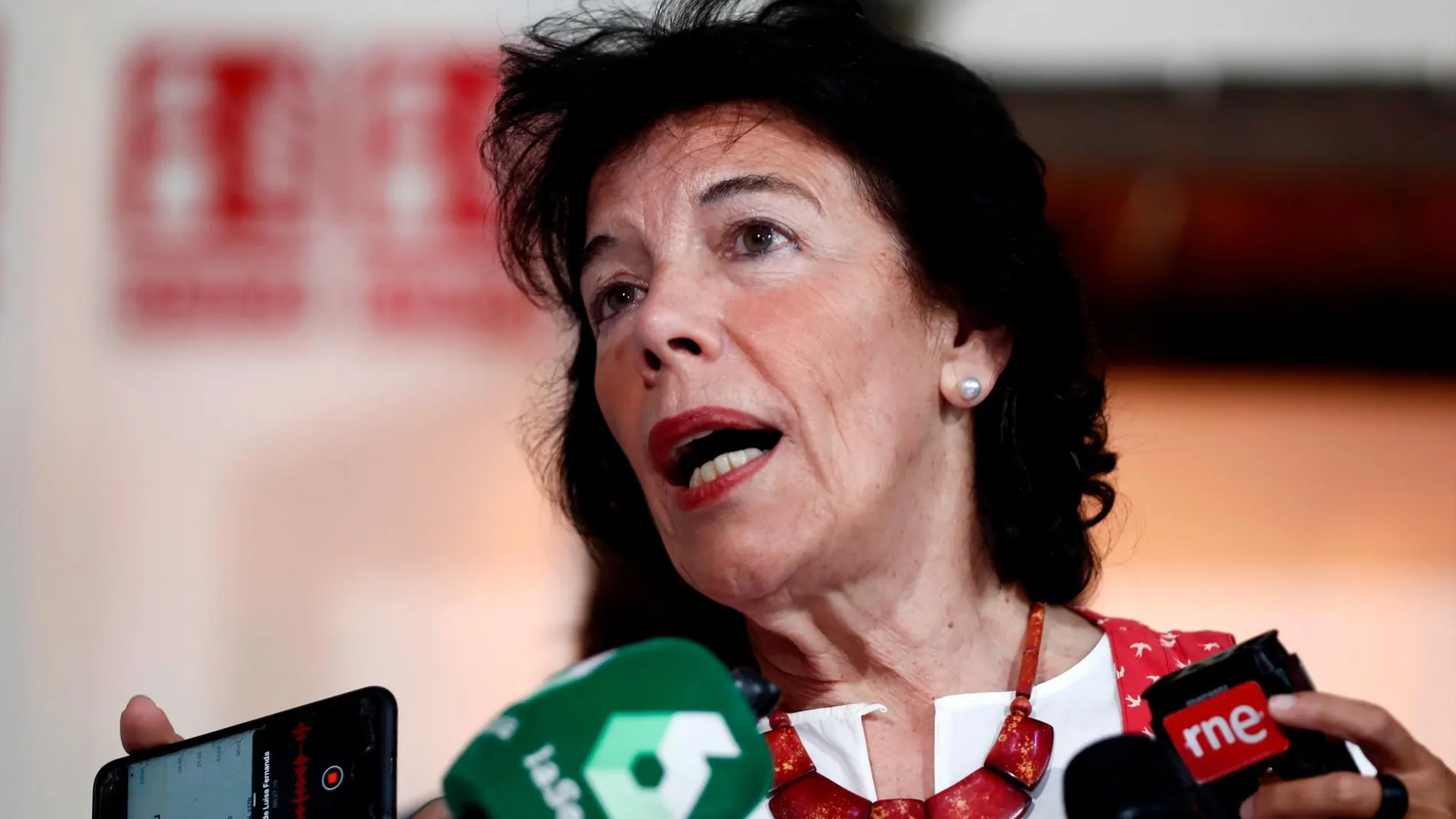 Celaá tras la reunión que ella y el presidente del gobierno han mantenido con organizaciones de la comunidad educativa este martes en Madrid