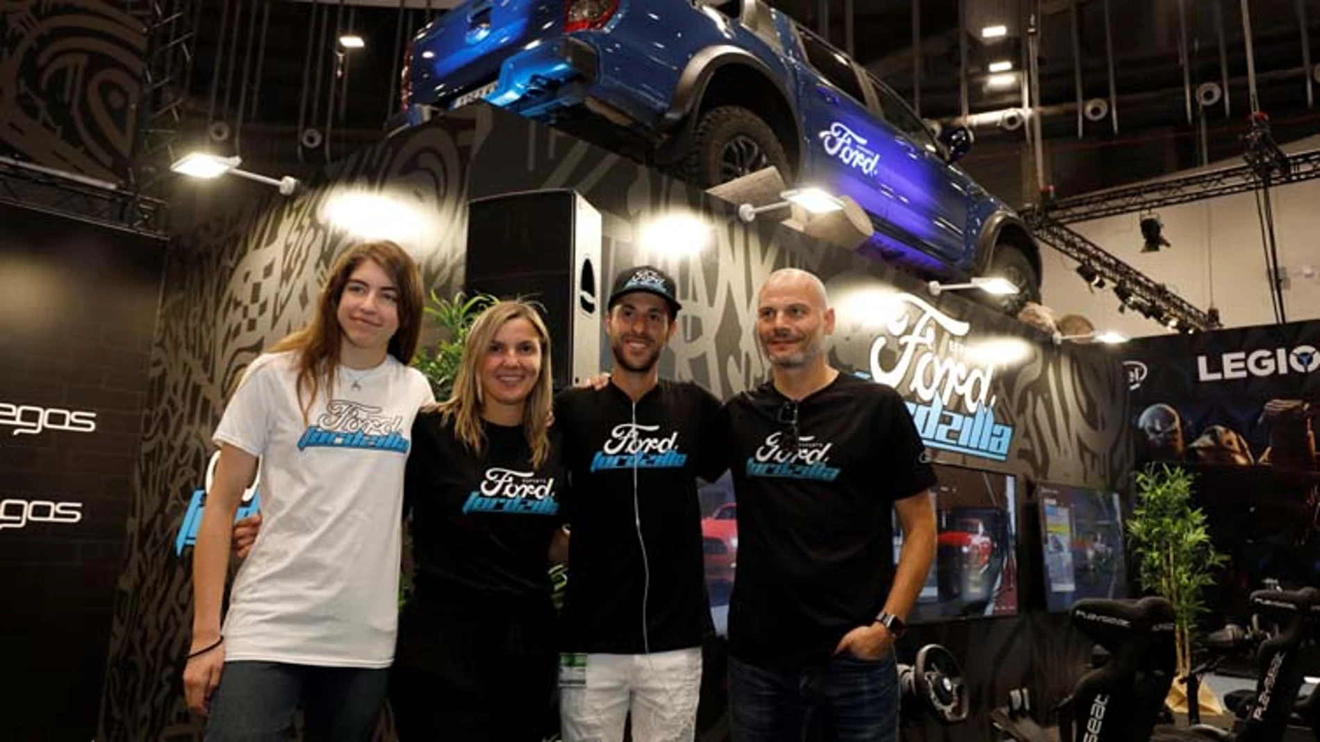 Sara Socas, freestyler, Cristina Del Rey, Directora de Comunicación de Ford España, José Iglesias, capitán del equipo Fordzilla en España y Emmanuel Lubrani, Director de Marca de Ford Europa.