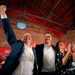 Ximo Puig y Pedro Sánchez en el mitin de precampaña celebrado en València. Juan Carlos Cárdenas/EFE