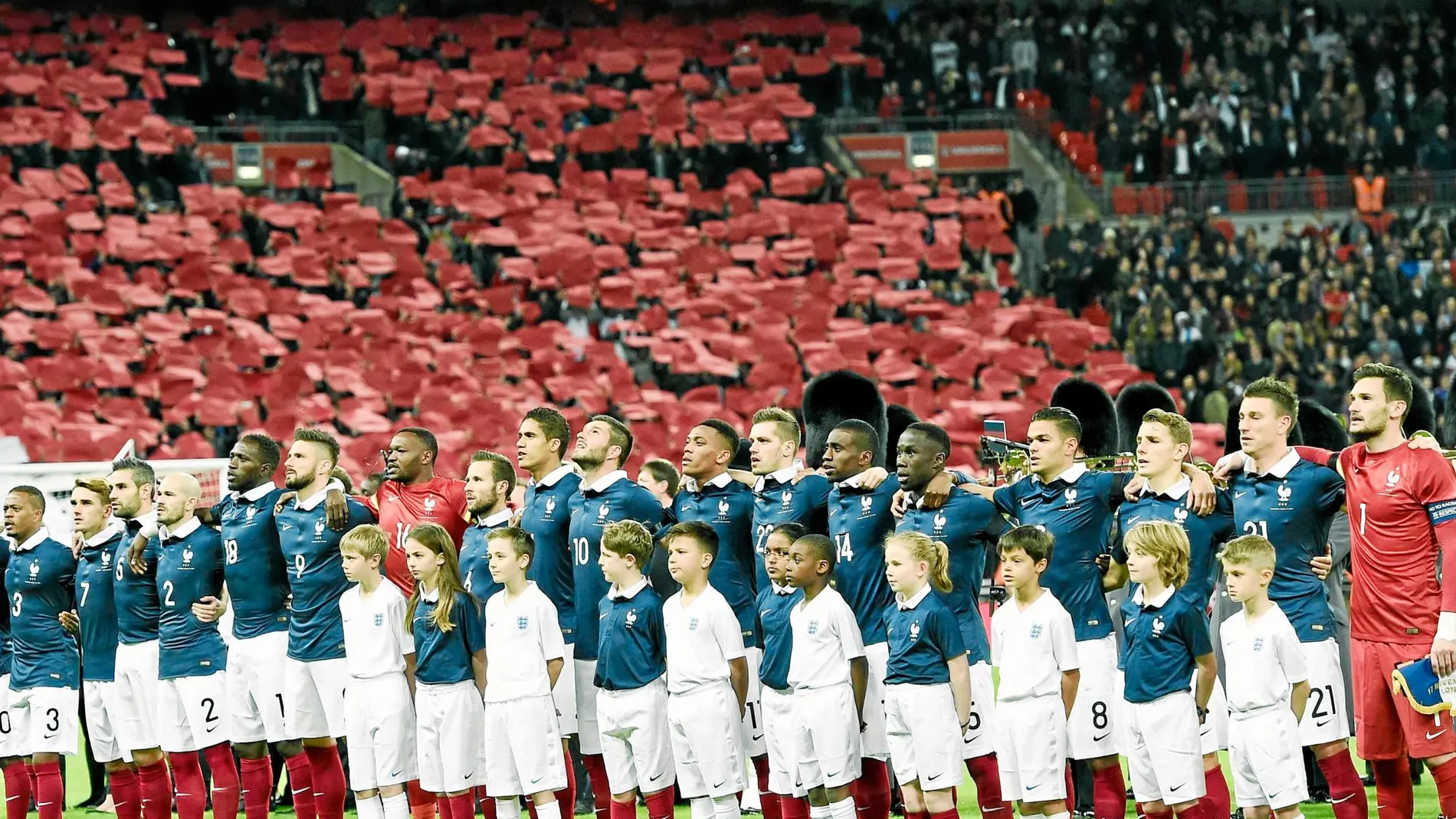 La selección francesa de fútbol entona «La Marsellesa», uno de los himnos más bonitos / Foto: Efe