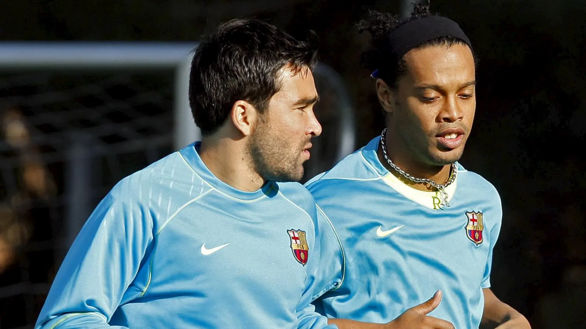 Deco y Ronaldinho, en un entrenamiento del Barcelona