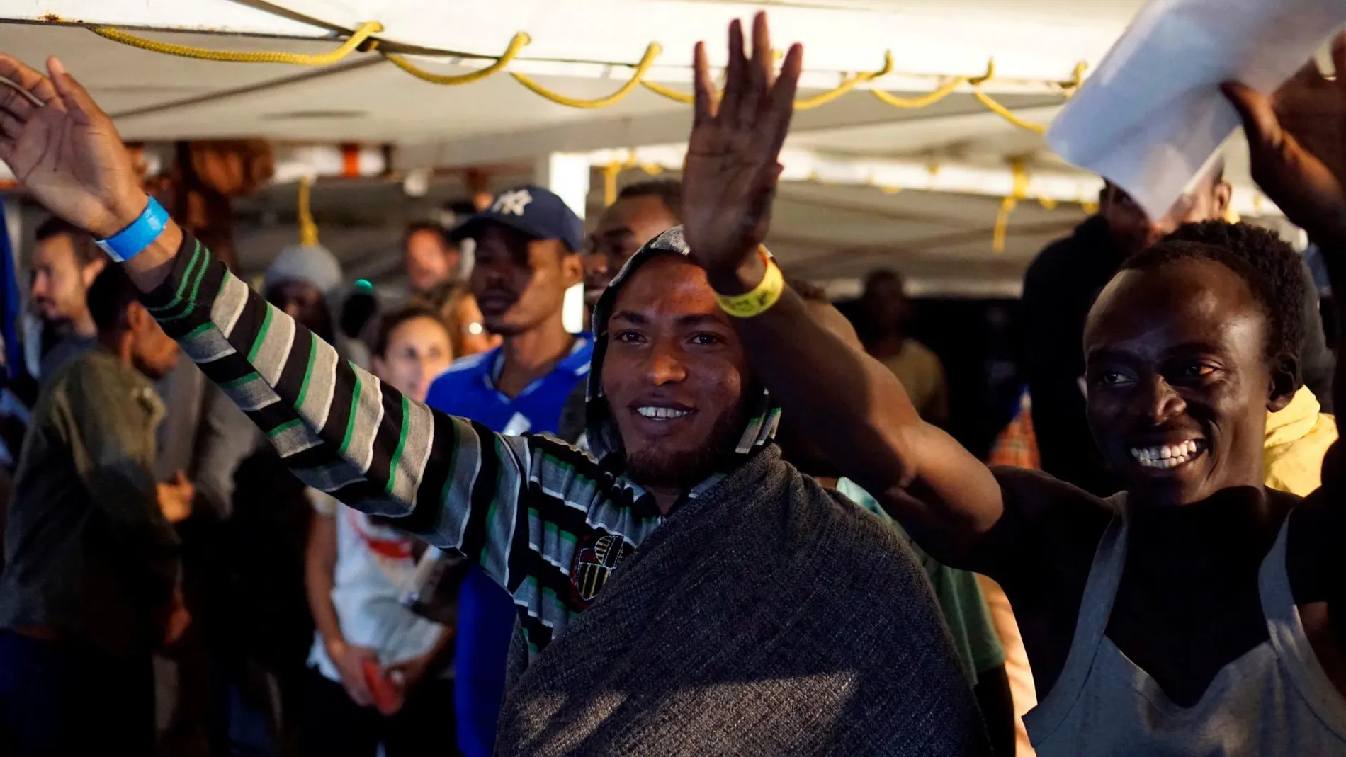 Los migrantes desembarcan en Lampedusa / Reuters