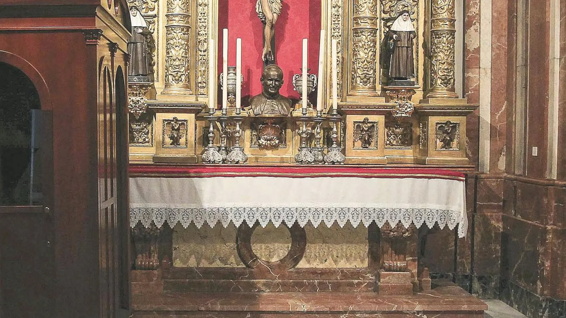 Imagen de la capilla de La Macarena, en Sevilla, donde está enterrado Gonzalo Queipo de Llano. Foto: Manuel Olmedo
