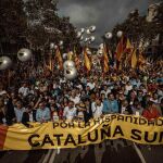 12 October 2019, Spain, Barcelona: Anti-separatist Catalans march in support of the indivisibility of Spain and against the Catalan independence movement on Spain's National Day. Photo: Matthias Oesterle/ZUMA Wire/dpa12/10/2019 ONLY FOR USE IN SPAIN