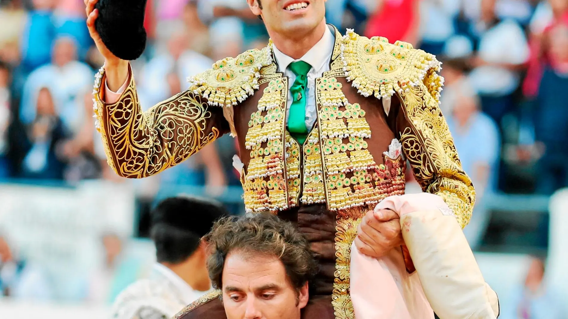 Emilio de Justo en su encerrona de ayer en el coso galo de Dax