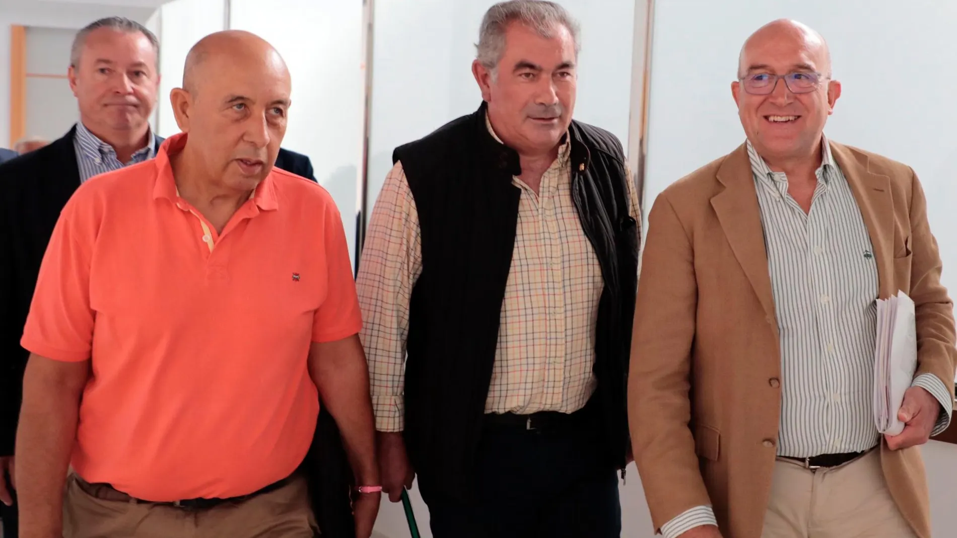 Carnero llega al Consejo Regional Agrario celebrado en Salamanca junto a Aurelio Pérez, Aurelio González y Donaciano Dujo