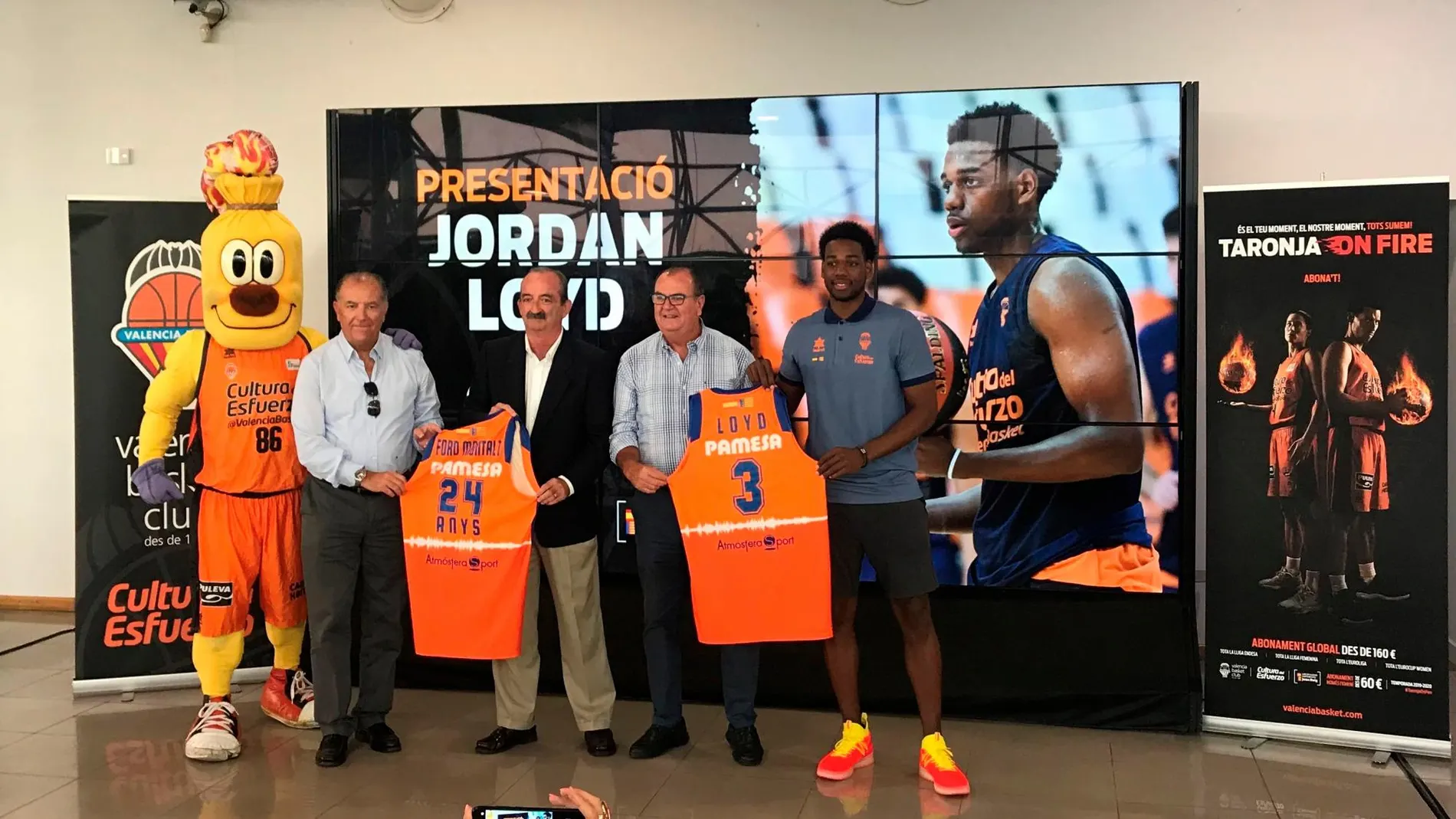 Las instalaciones de Ford Montalt acogieron el acto de presentación del acuerdo con el Valencia Basket Club y del fichaje de su nuevo jugador, Jordan Loyd