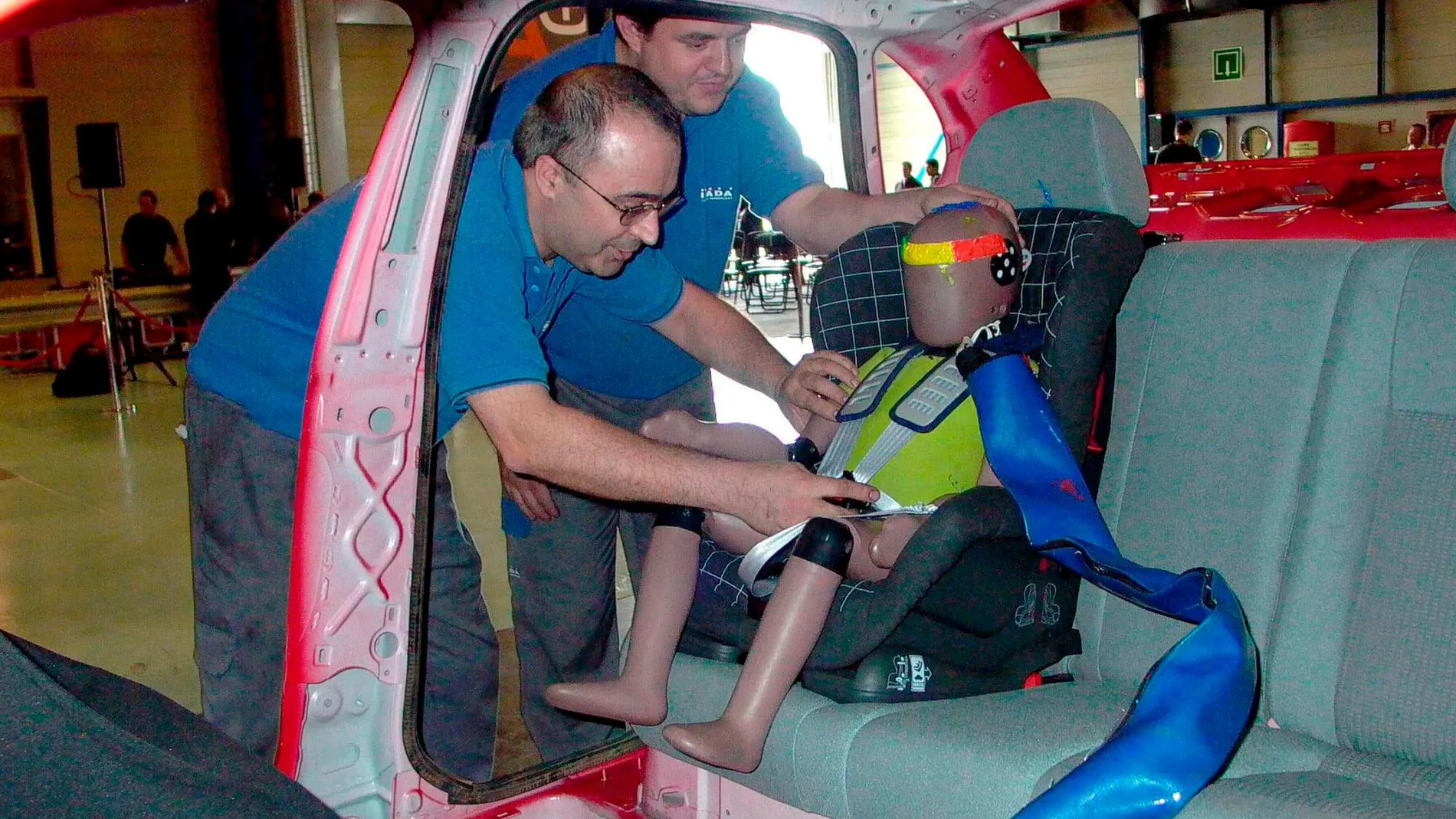 Imagen de la simulación de un choques real con un muñeco antropomórfico del tamaño de un niño. A estos maniquíes se les conoce como "Crash test dummy" | Fotografía de archivo