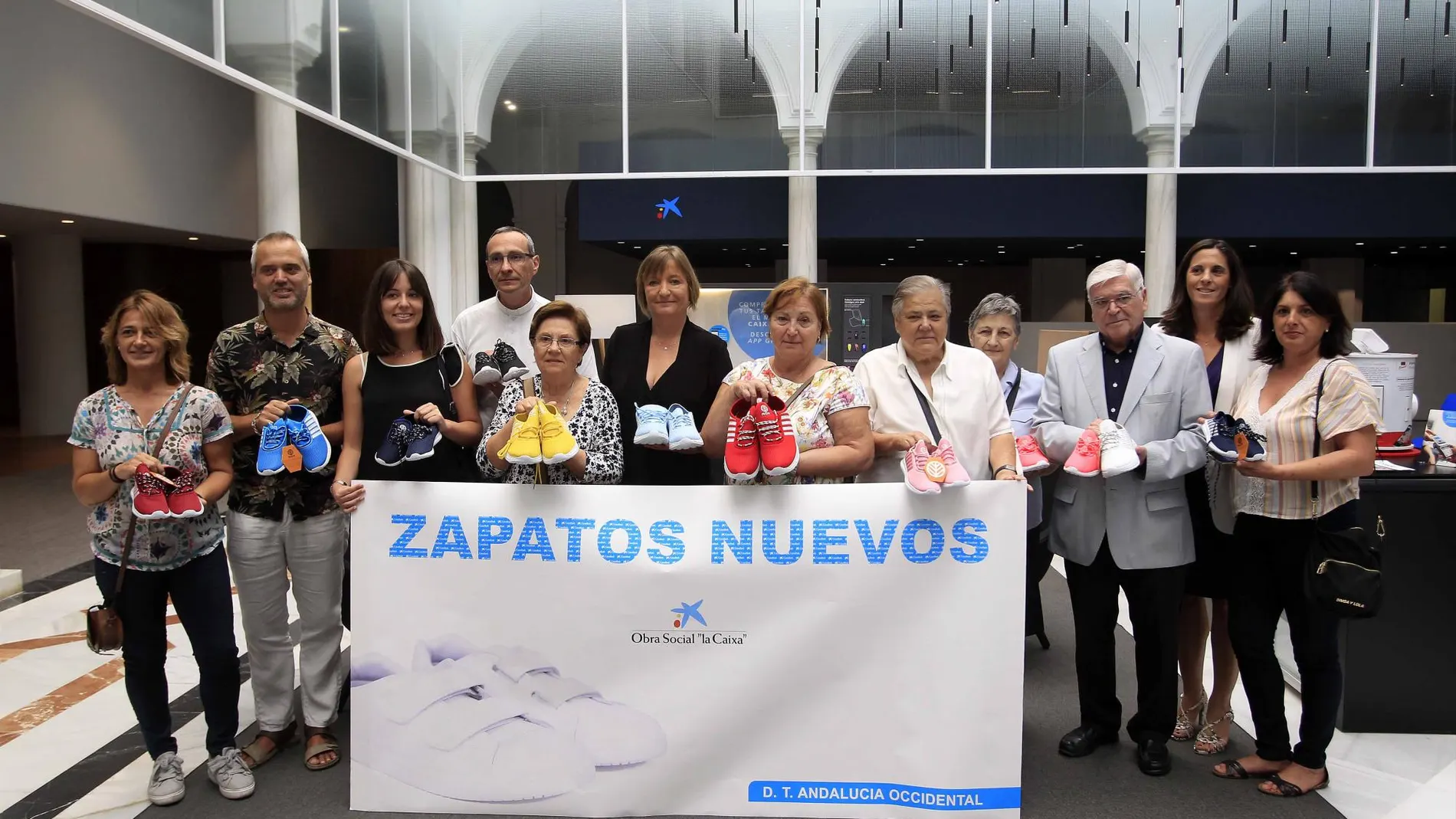 Presentación del proyecto de CaixaBank «Zapatos Nuevos», ayer en Sevilla