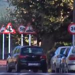 Varias de las señales de la carretera de Catoria/Foto y vídeo Atlas