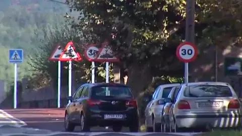Varias de las señales de la carretera de Catoria/Foto y vídeo Atlas