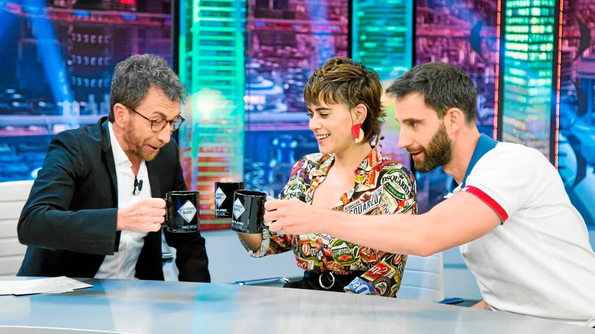 Pablo Motos, con María León y Dani Rovira en el programa. Foto: Atresmedia