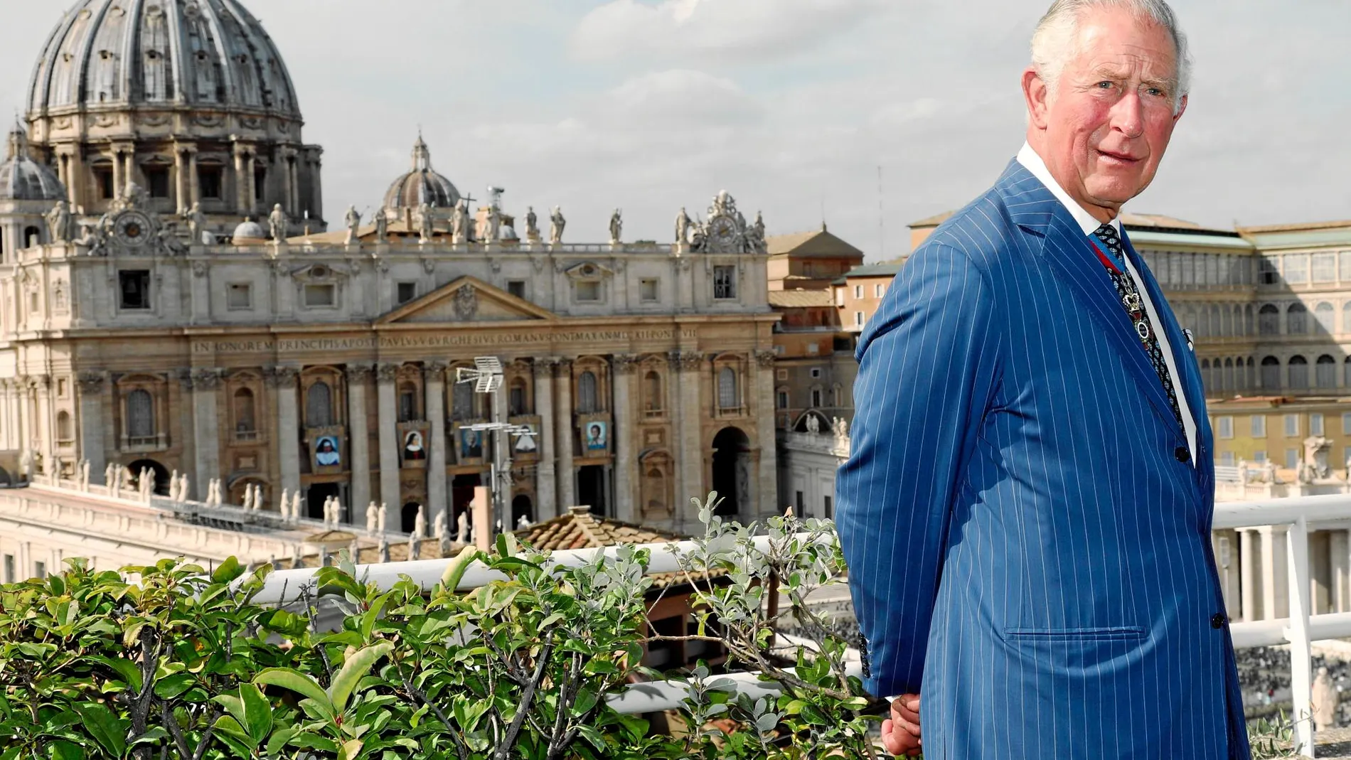 El heredero al trono británico, ayer, en el Vaticano
