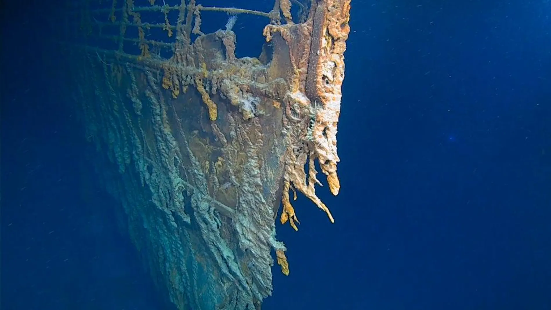 Imagen del casco del Titanic hundido en el Atlántico y visiblemente deteriorado