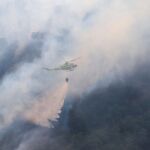 Los equipos trabajan en el incendio de Ponferrada