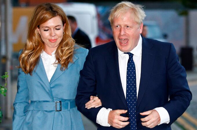 Boris Johnson junto a su novia Carrie Symonds en el congreso del Partido Tory/Reuters