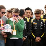 La madre de Anthoine Hubert durante el minuto de silencio en el circuito belga de Fórmula 1 por la muerte de su hijo