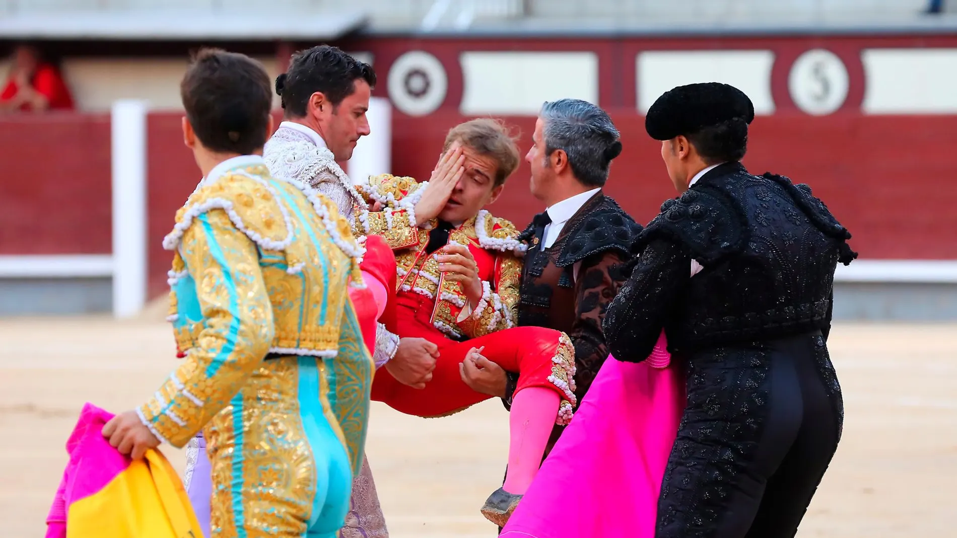 Javier Cortés fue conducido a la enfermería (Foto: Cristina Bejarano)