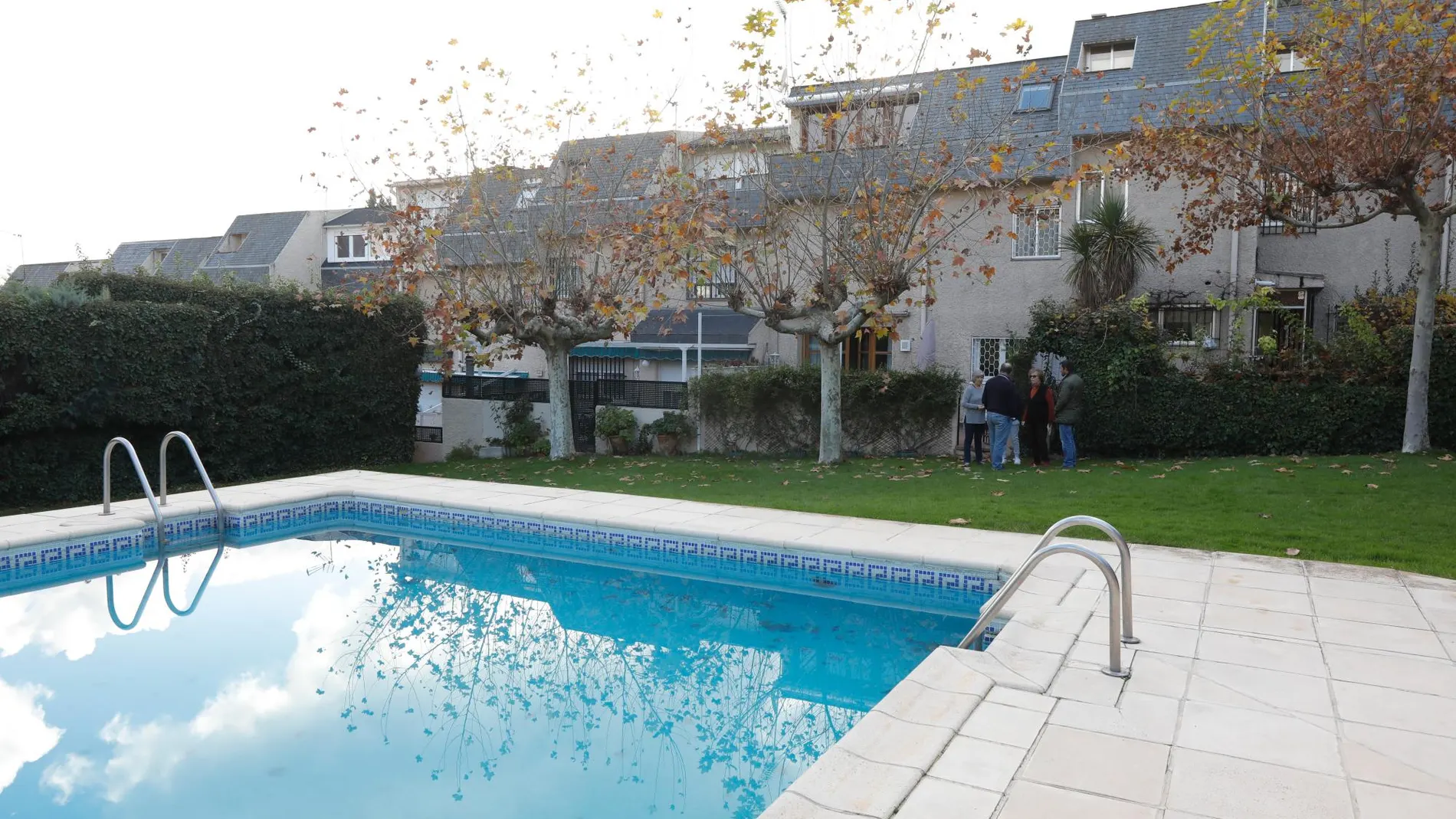 Un hombre de 81 años ha fallecido ahogado en la piscina de una urbanización situada en el municipio valenciano de la Pobla de Vallbona