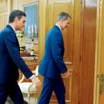 El rey Felipe VI recibió en audiencia al presidente del Gobierno en funciones, Pedro Sánchez este lunes en el Palacio de la Zarzuela / Efe