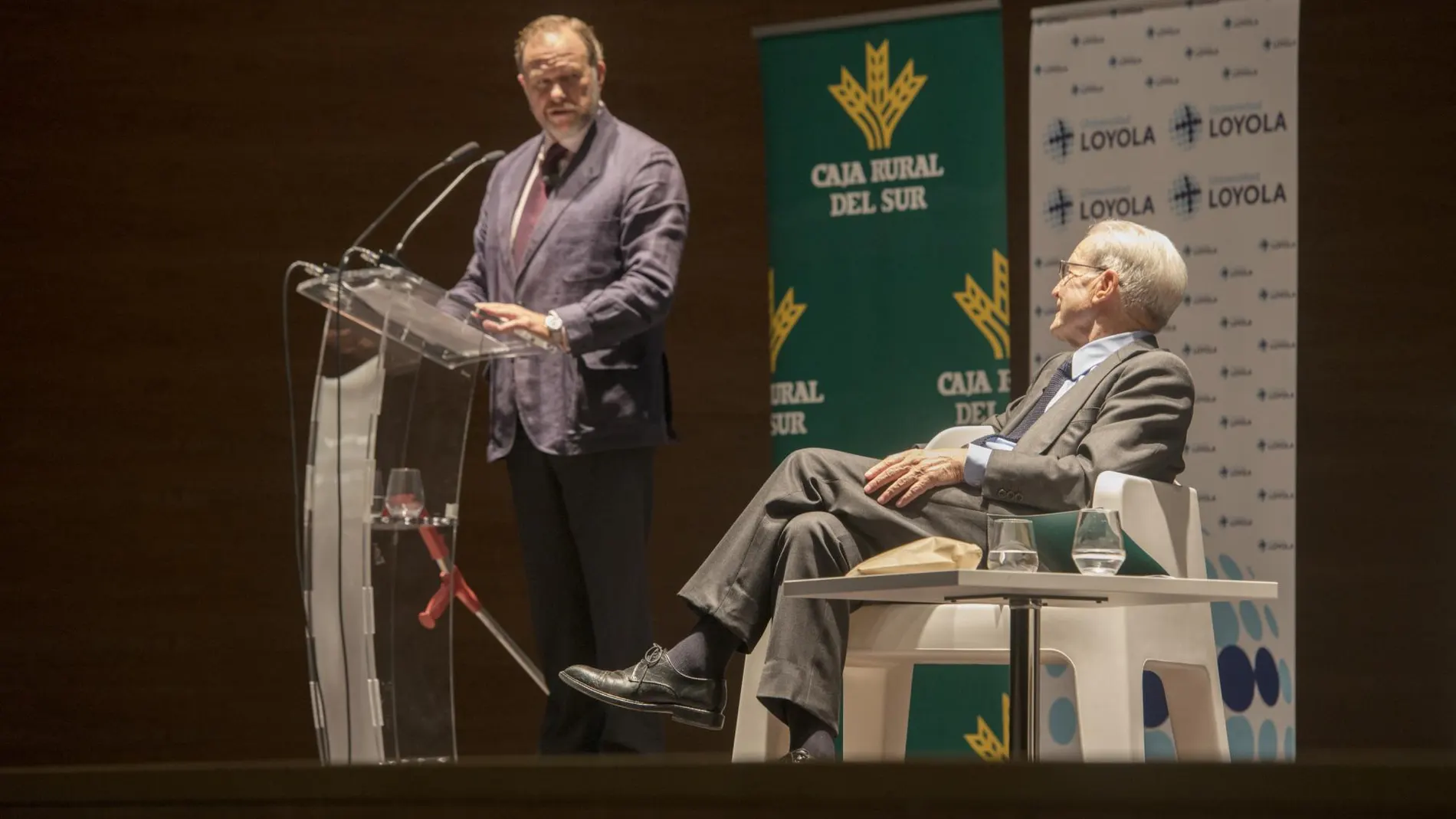 Encuentro "Un café con Garrigues"organizado por la Universidad Loyola / La Razón