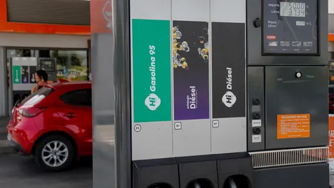 Surtidores de una gasolinera en Madrid