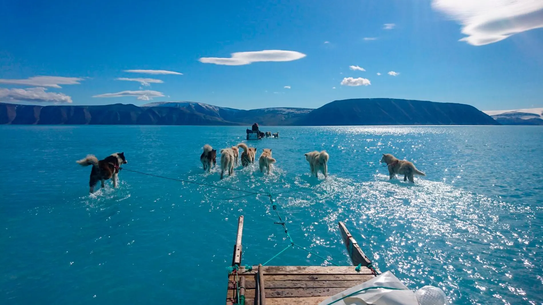 Imagen tomada en Groenlandia por un científico danés en la que el hielo ha quedado totalmente derretido