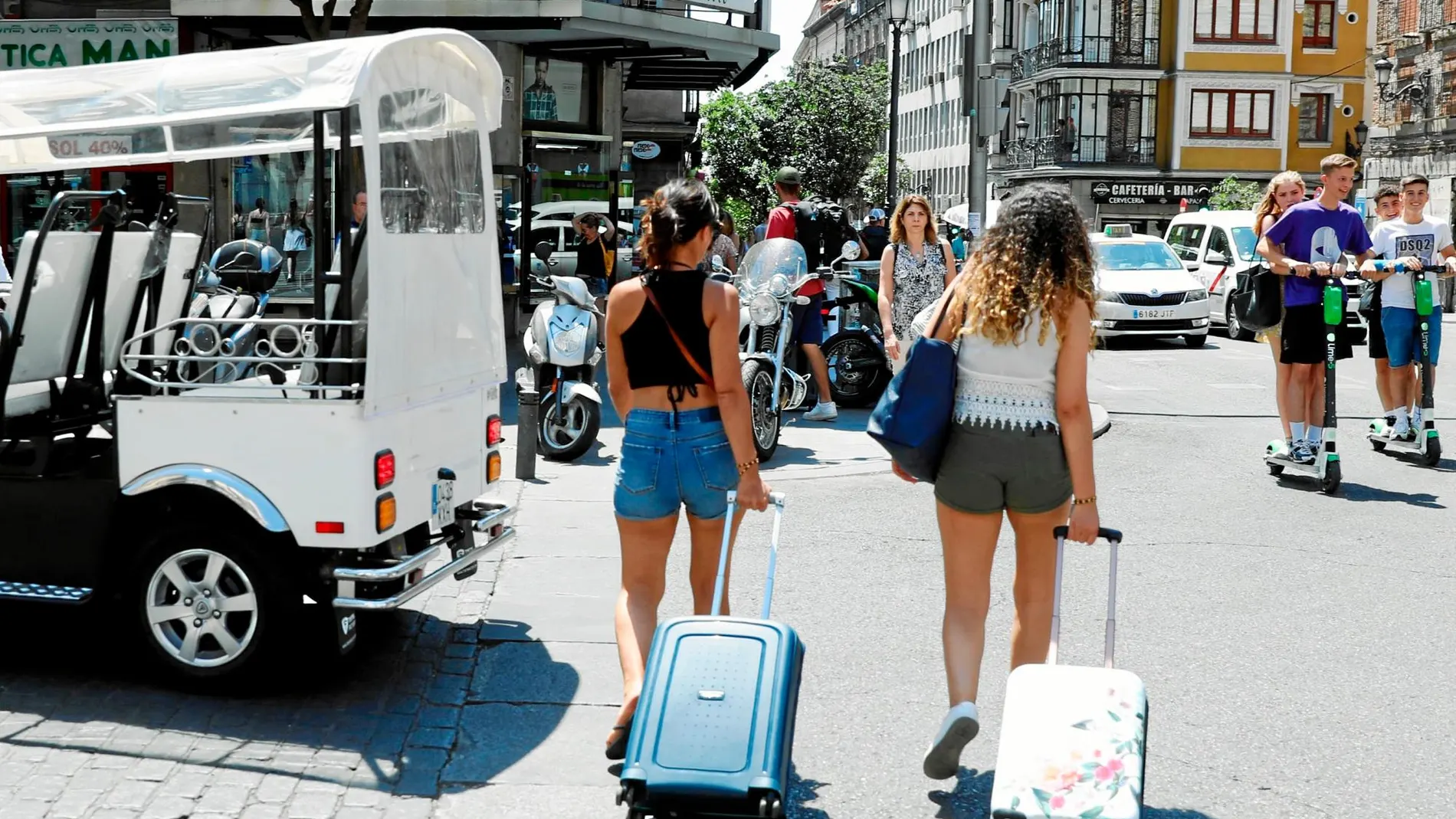 Un 51% de los huéspedes de pisos turísticos son mujeres. Pasan menos de cuatro días de media en Madrid. Foto: Cristina Bejarano