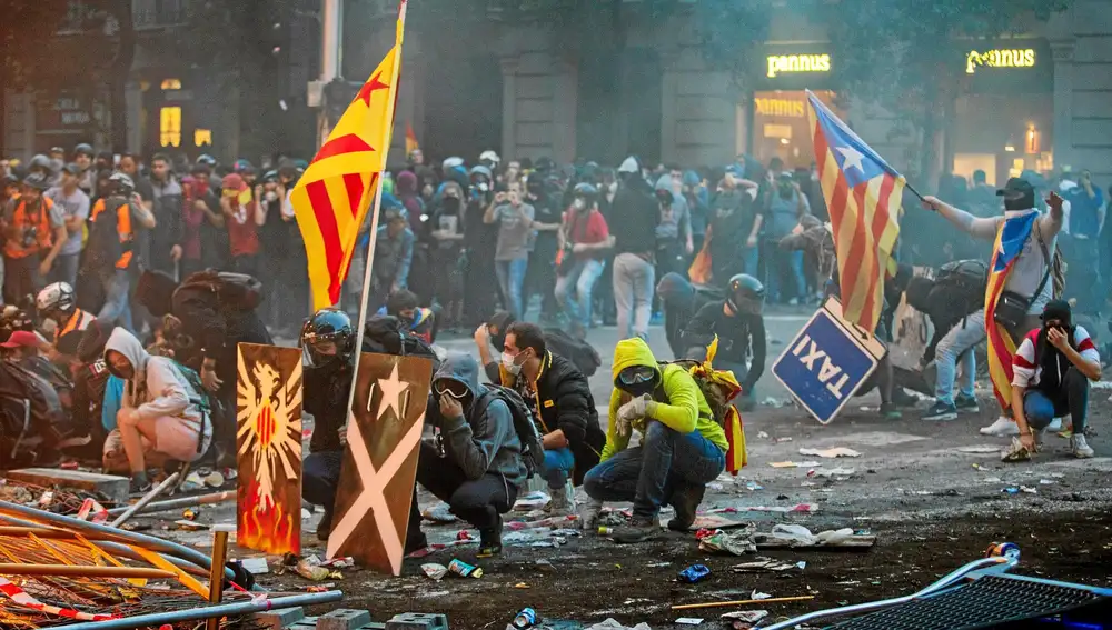 Varios días de violencia tras un desafío democrático. El 28 de octubre de 2019 fue el día en el que se produjeron los peores actos de violencia en el centro de Barcelona