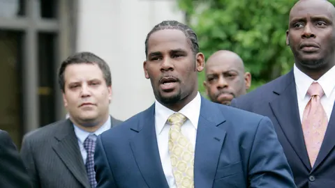 R. Kelly, a la salida de los juzgados en febrero de 2018