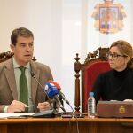 El consejero de la Presidencia, Ángel Ibáñez, presenta el XVI Congreso del Juego de Castilla y León en Aranda de Duero, junto a la alcaldesa, Raquel González