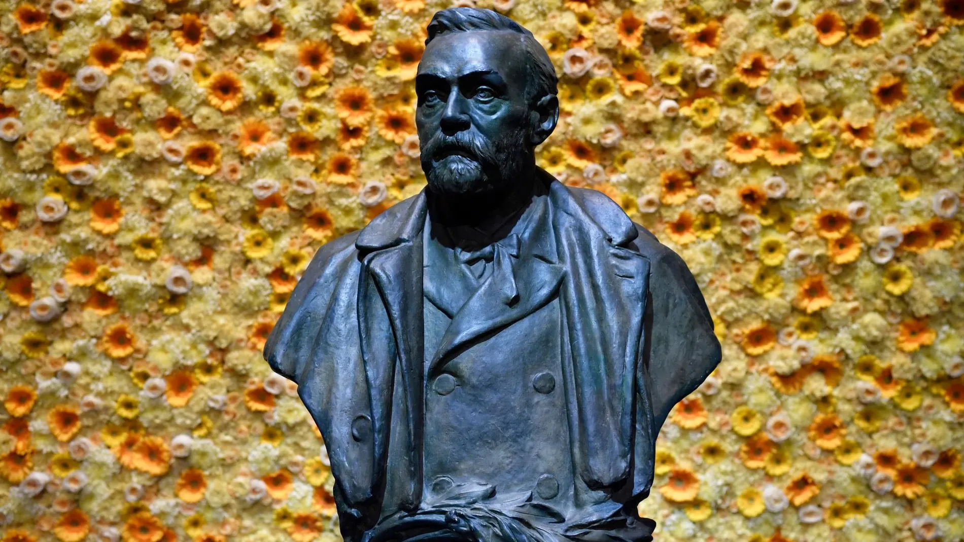 El busto de Alfred Nobel/ AP
