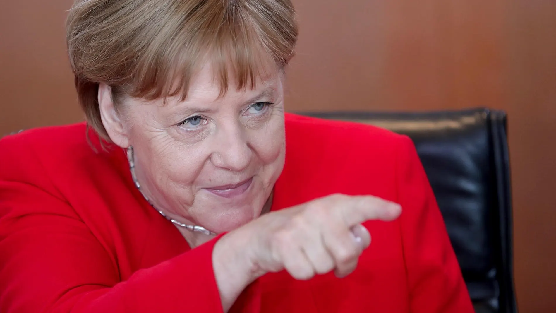 La canciller alemana, Angela Merkel, asiste a su reunión semanal con su gabinete/ AP