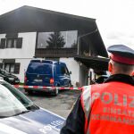 La Policía investiga la vivienda donde se produjeron los cinco asesinatos en Kitzbühel, en pleno Tirol austriaco