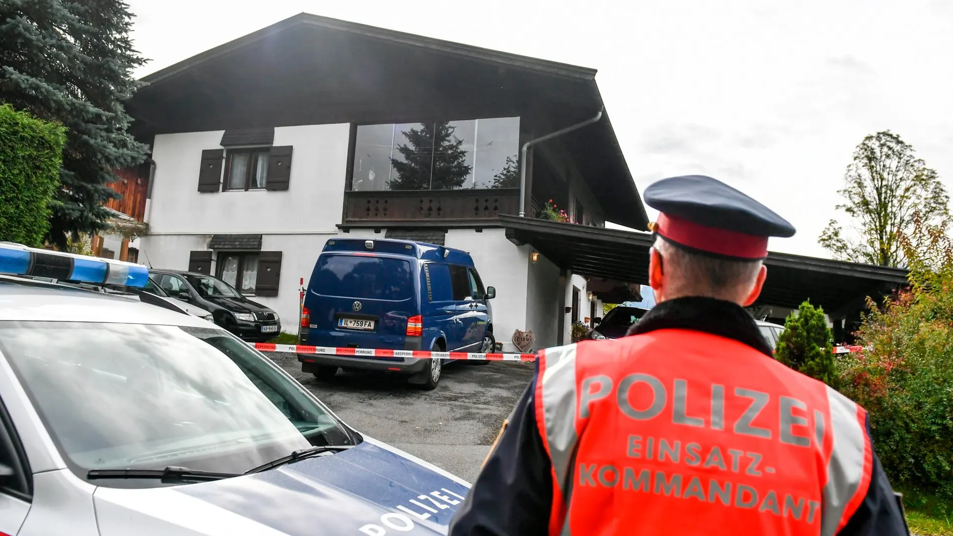 La Policía investiga la vivienda donde se produjeron los cinco asesinatos en Kitzbühel, en pleno Tirol austriaco