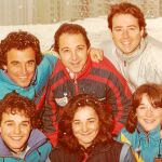 Los cinco hermanos Fernández Ochoa, con Matías Prats. De izquierda a derecha: Juanma, Paco, Matías, Luis, Dolores y Blanca