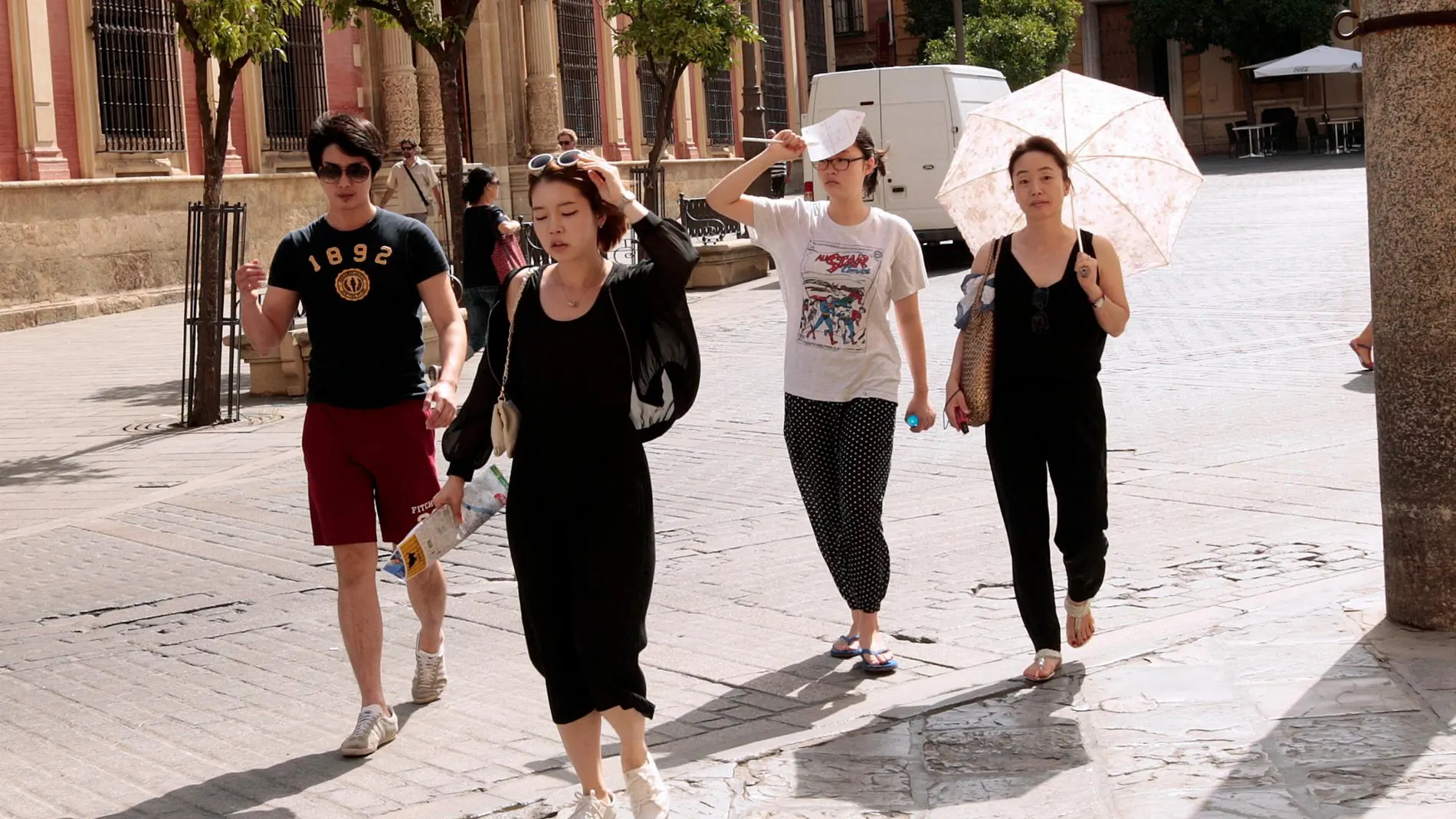 Turistas japoneses por Sevilla / Foto: Manuel Olmedo