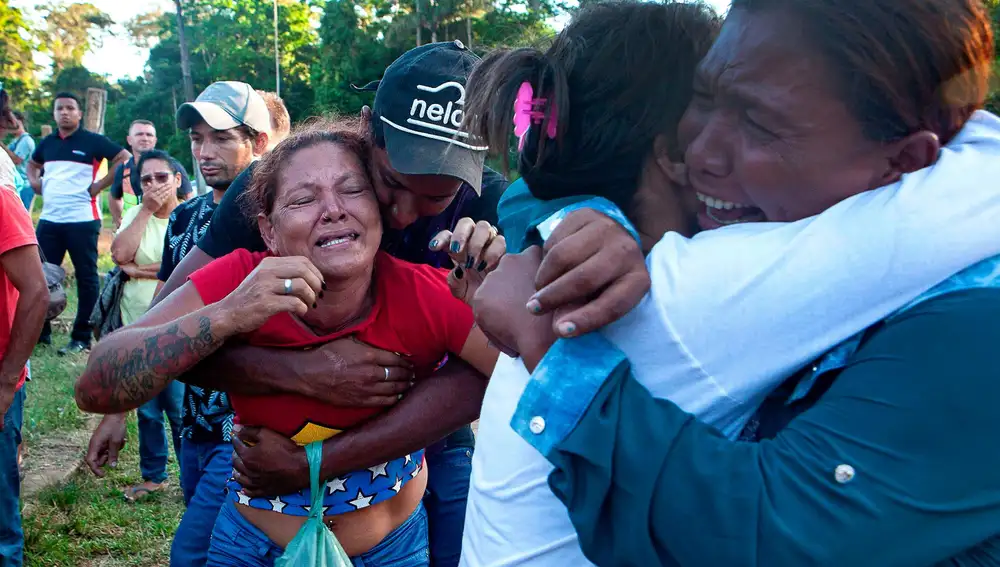 Familiares de las víctimas en la cará de Altamirá, en Brasil
