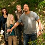 Dwayne Johson junto con Carla Gugino, AnnaSphia Robb y Alexander Ludwig en Jumanji