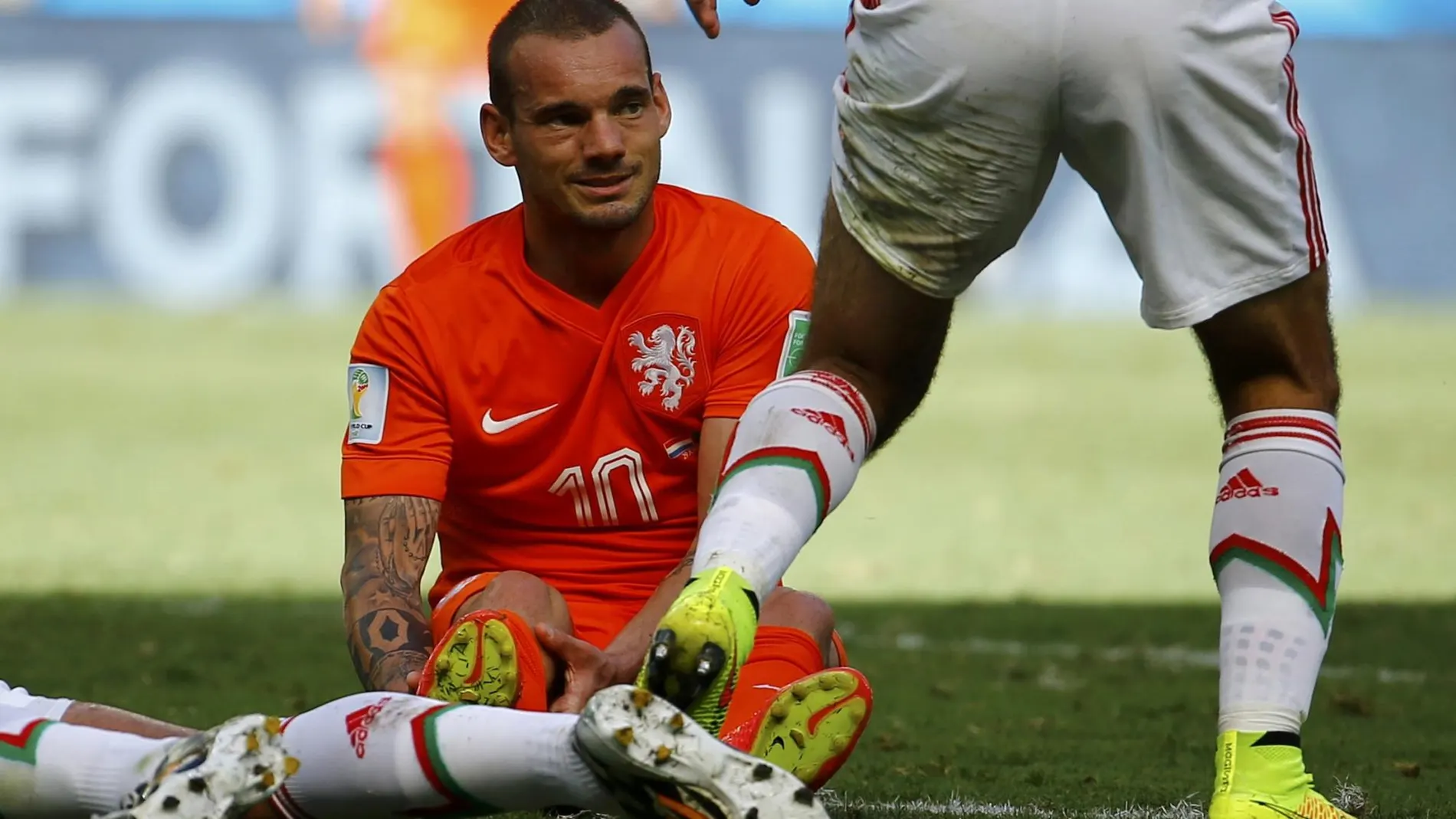 Sneijder, detenido en Holanda borracho en el capó de un coche