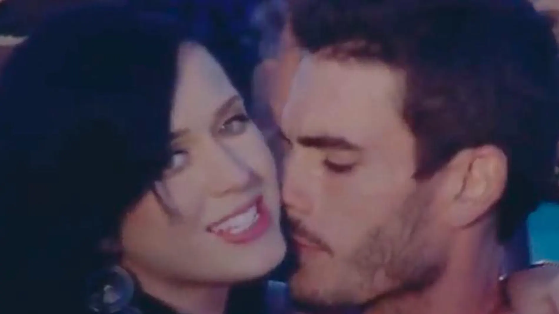 Captura del videoclip que el modelo protagonizó junto a la cantante