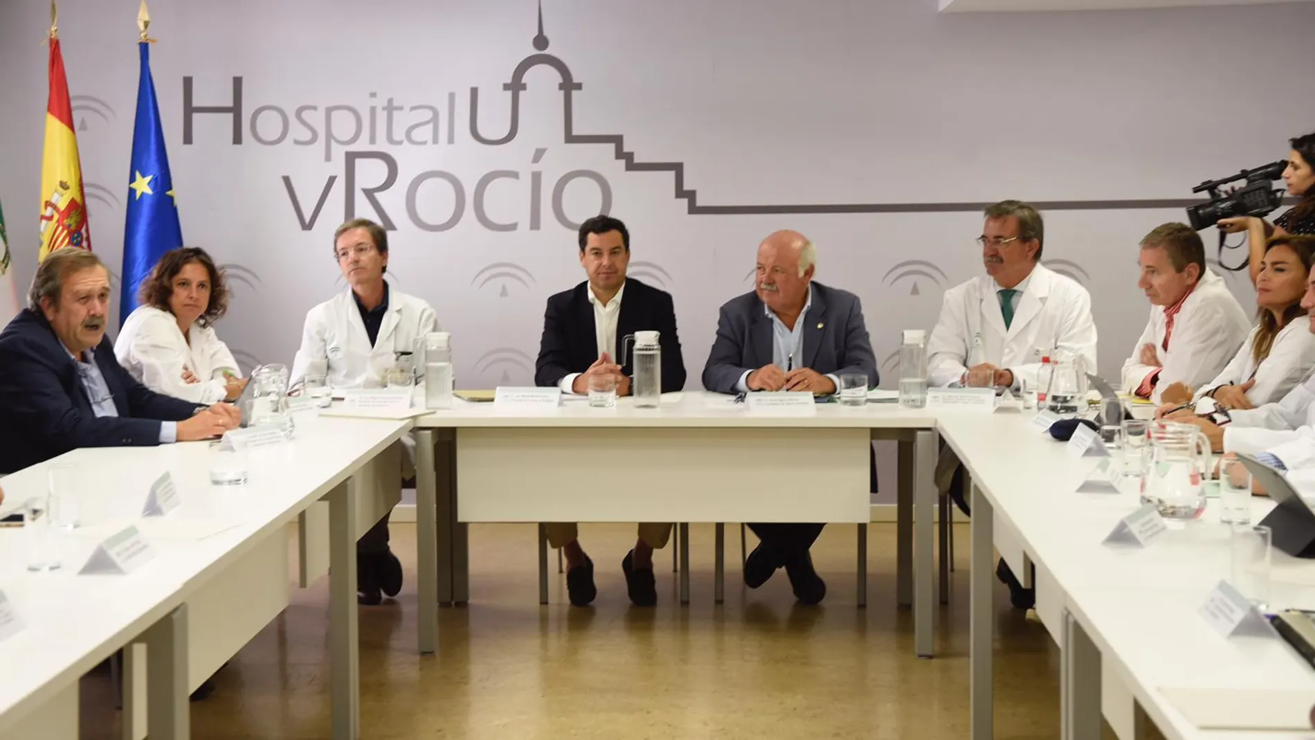 El presidente de la Junta, Juanma Moreno, y el consejero de Salud, Jesús Aguirre, en el comité de seguimiento del brote de listeria /Foto: Ke-Imagen