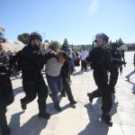 Violentas protestas frente a la Explanada de las Mezquitas en Jerusalén