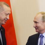 El presidente turco, Recep Tayyip Erdogan, y el líder ruso, Vladimir Putin, ayer en Sochi
