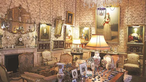 El Palacio de Liria cuenta con grandes obras de arte: arriba a la izda., el salón de Goya, repleto de obras del pintor / Foto: Jesús G. Feria