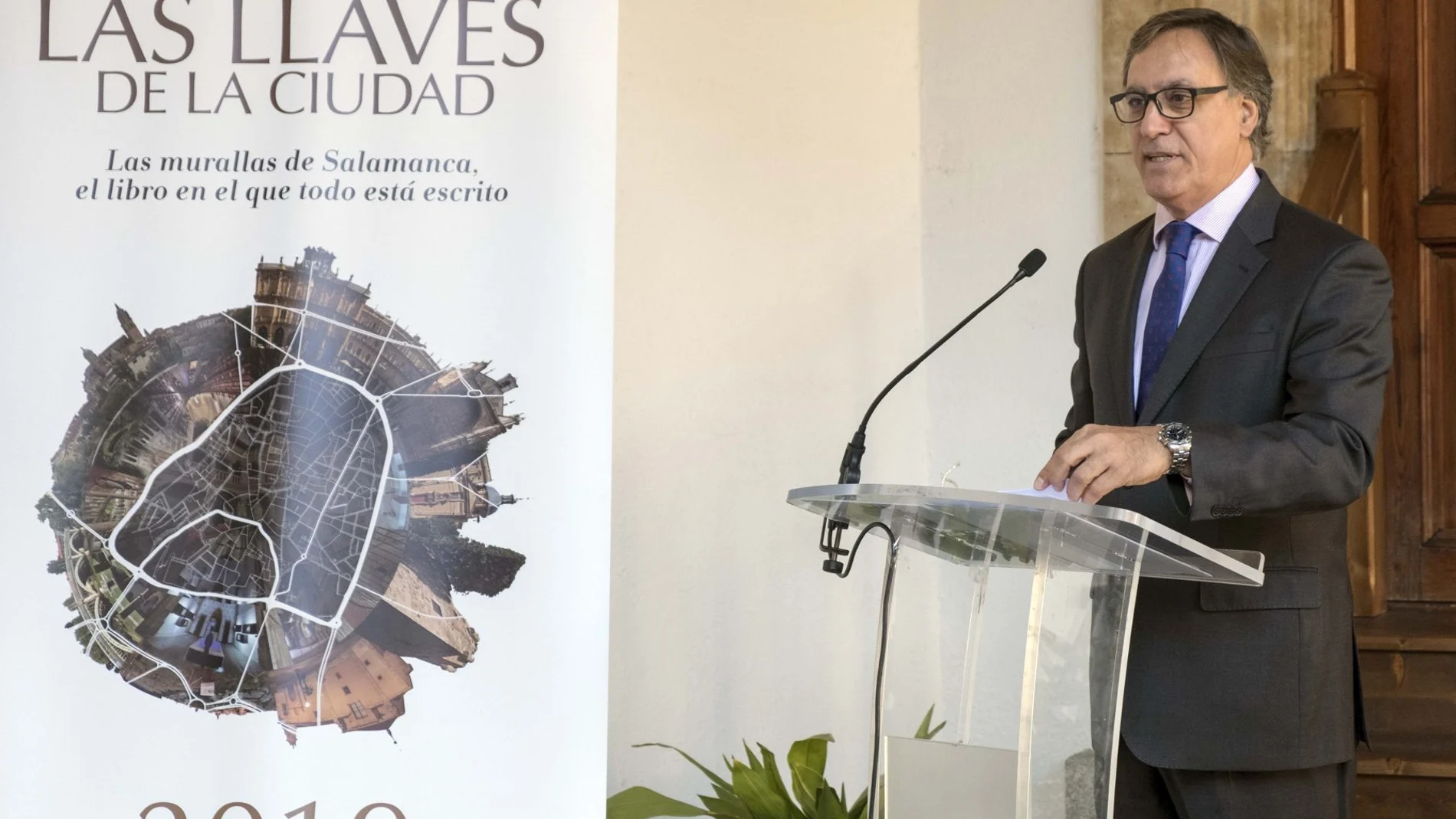 El alcalde de Salamanca, Carlos García Carbayo, presenta el programa «Las Llaves de la Ciudad»