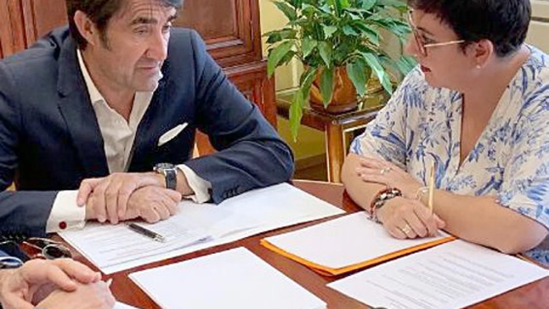 El consejero Suárez-Quiñones preside el encuentro