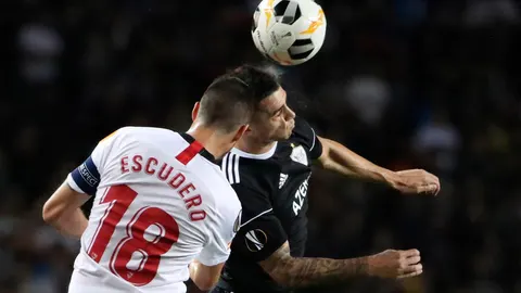Sergio Escudero con el Sevilla.