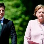 Angela Merkel con el presidente de Ucrania Vladimir Zelenski, hoy en Berlín/AP